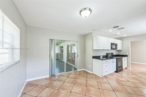House in Boca Raton, Florida 3 bedrooms, 162.67 sq.m. № 1641163 - photo 5