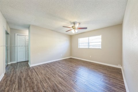 House in Boca Raton, Florida 3 bedrooms, 162.67 sq.m. № 1641163 - photo 12