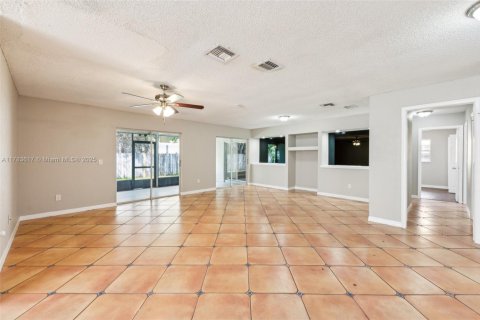 House in Boca Raton, Florida 3 bedrooms, 162.67 sq.m. № 1641163 - photo 3