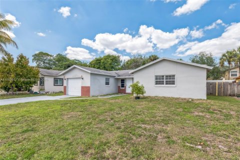 House in Boca Raton, Florida 3 bedrooms, 162.67 sq.m. № 1641163 - photo 15
