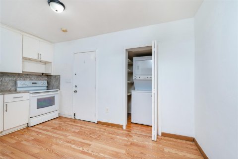 Villa ou maison à vendre à Miami, Floride: 2 chambres, 82.13 m2 № 1950434 - photo 13
