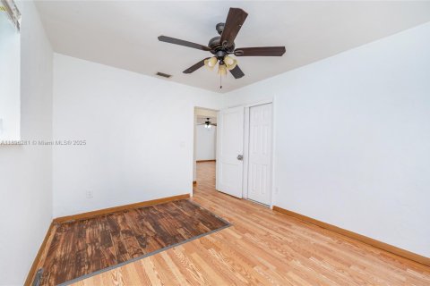 Villa ou maison à vendre à Miami, Floride: 2 chambres, 82.13 m2 № 1950434 - photo 18