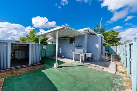 Villa ou maison à vendre à Miami, Floride: 2 chambres, 82.13 m2 № 1950434 - photo 19