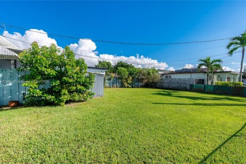 Villa ou maison à vendre à Miami, Floride: 2 chambres, 82.13 m2 № 1950434 - photo 4
