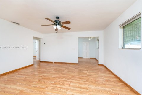 Villa ou maison à vendre à Miami, Floride: 2 chambres, 82.13 m2 № 1950434 - photo 10