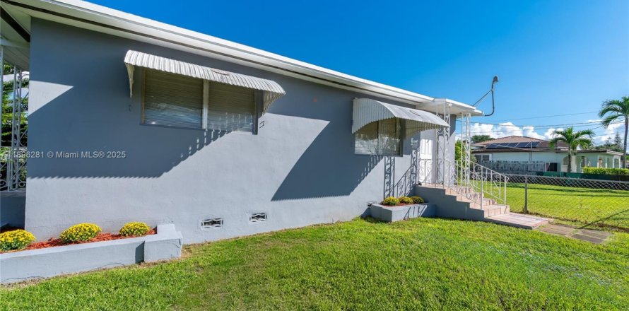 Villa ou maison à Miami, Floride 2 chambres, 82.13 m2 № 1950434