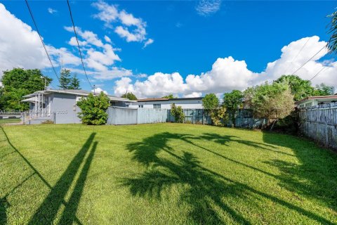 Villa ou maison à vendre à Miami, Floride: 2 chambres, 82.13 m2 № 1950434 - photo 3