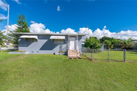 Villa ou maison à vendre à Miami, Floride: 2 chambres, 82.13 m2 № 1950434 - photo 2
