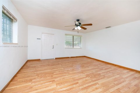 Villa ou maison à vendre à Miami, Floride: 2 chambres, 82.13 m2 № 1950434 - photo 7