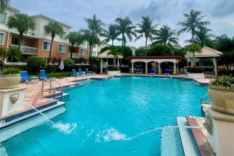 Condo in Palm Beach Gardens, Florida, 2 bedrooms № 1945200 - photo 14