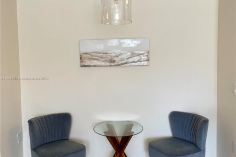 Condo in Palm Beach Gardens, Florida, 2 bedrooms № 1945200 - photo 3