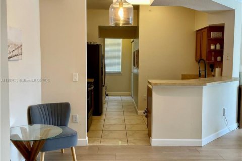 Condo in Palm Beach Gardens, Florida, 2 bedrooms № 1945200 - photo 4