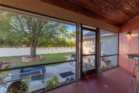 Casa en venta en Fort Myers, Florida, 3 dormitorios, 138.15 m2 № 1989444 - foto 22