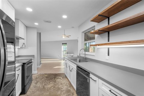 Casa en venta en Fort Myers, Florida, 3 dormitorios, 138.15 m2 № 1989444 - foto 14