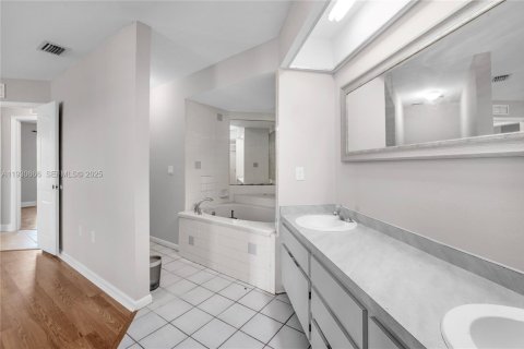 Casa en venta en Fort Myers, Florida, 3 dormitorios, 138.15 m2 № 1989444 - foto 20