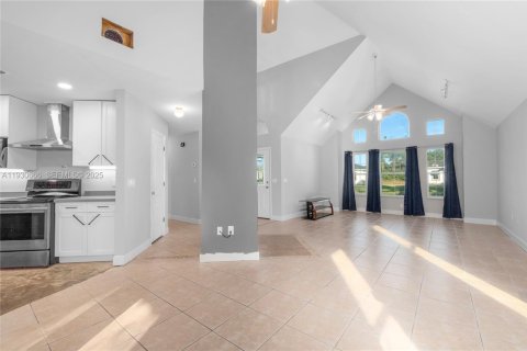 Casa en venta en Fort Myers, Florida, 3 dormitorios, 138.15 m2 № 1989444 - foto 10