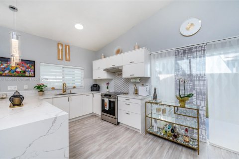 Villa ou maison à vendre à Cutler Bay, Floride: 3 chambres, 132.39 m2 № 1944317 - photo 12