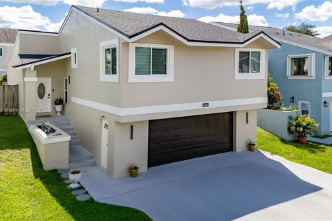 Casa en Cutler Bay, Florida 3 dormitorios, 132.39 m2 № 1944317
