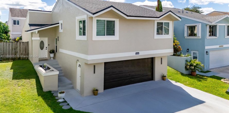 Villa ou maison à Cutler Bay, Floride 3 chambres, 132.39 m2 № 1944317