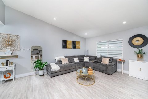 Villa ou maison à vendre à Cutler Bay, Floride: 3 chambres, 132.39 m2 № 1944317 - photo 6