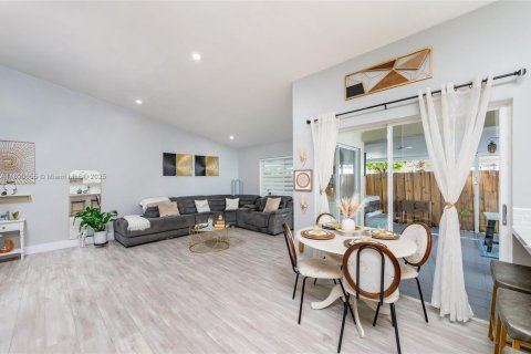 Villa ou maison à vendre à Cutler Bay, Floride: 3 chambres, 132.39 m2 № 1944317 - photo 8