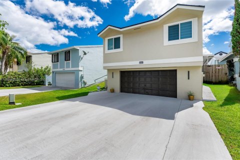 Villa ou maison à vendre à Cutler Bay, Floride: 3 chambres, 132.39 m2 № 1944317 - photo 3