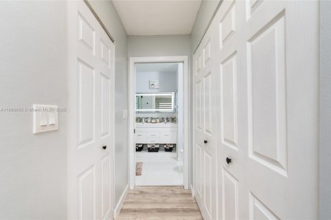 Villa ou maison à vendre à Cutler Bay, Floride: 3 chambres, 132.39 m2 № 1944317 - photo 19