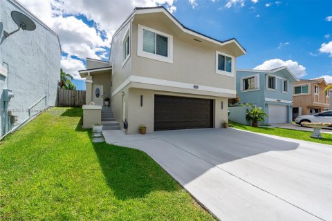 Villa ou maison à vendre à Cutler Bay, Floride: 3 chambres, 132.39 m2 № 1944317 - photo 2