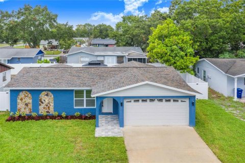 House in Dunedin, Florida 3 bedrooms, 122.63 sq.m. № 2111718 - photo 2
