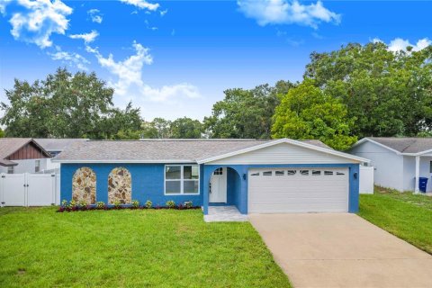 House in Dunedin, Florida 3 bedrooms, 122.63 sq.m. № 2111718 - photo 8