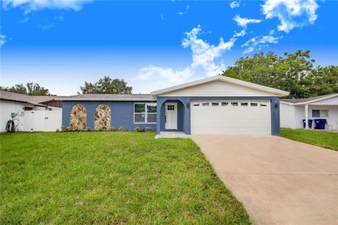 House in Dunedin, Florida 3 bedrooms, 122.63 sq.m. № 2111718