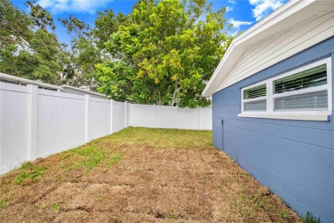 House in Dunedin, Florida 3 bedrooms, 122.63 sq.m. № 2111718 - photo 18