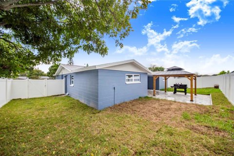 House in Dunedin, Florida 3 bedrooms, 122.63 sq.m. № 2111718 - photo 16