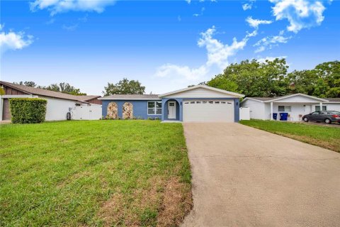 House in Dunedin, Florida 3 bedrooms, 122.63 sq.m. № 2111718 - photo 10