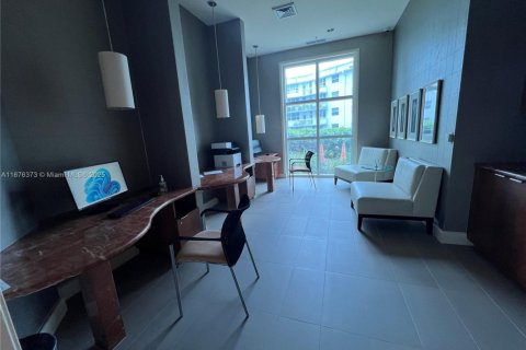Condo in Hallandale Beach, Florida, 1 bedroom  № 1811274 - photo 27