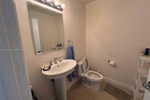 Condo in Hallandale Beach, Florida, 1 bedroom  № 1811274 - photo 4