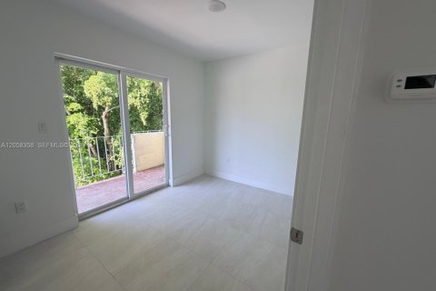 Copropriété à louer à Miami, Floride: 2 chambres, 592.62 m2 № 2248997 - photo 14