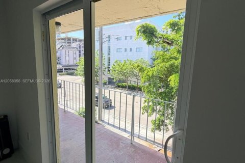 Copropriété à louer à Miami, Floride: 2 chambres, 592.62 m2 № 2248997 - photo 17