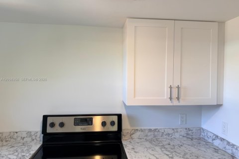 Copropriété à louer à Miami, Floride: 2 chambres, 592.62 m2 № 2248997 - photo 6