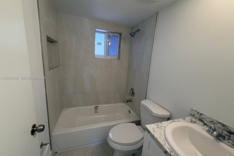 Copropriété à louer à Miami, Floride: 2 chambres, 592.62 m2 № 2248997 - photo 9