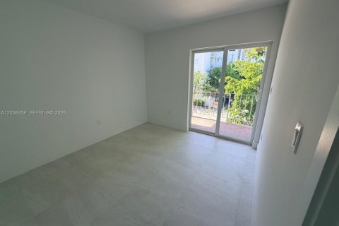 Copropriété à louer à Miami, Floride: 2 chambres, 592.62 m2 № 2248997 - photo 13