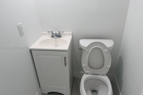 Copropriété à louer à Miami, Floride: 2 chambres, 592.62 m2 № 2248997 - photo 11