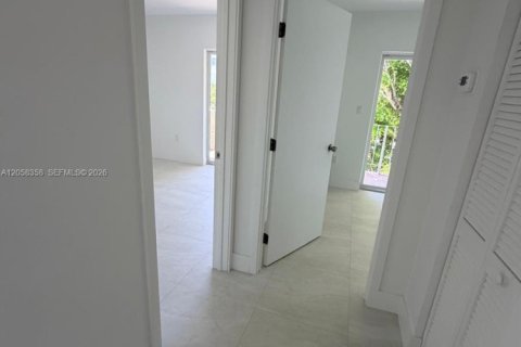 Copropriété à louer à Miami, Floride: 2 chambres, 592.62 m2 № 2248997 - photo 8