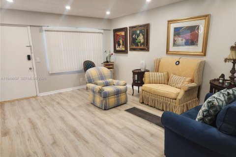 Copropriété à vendre à Pembroke Pines, Floride: 2 chambres, 88.54 m2 № 2005967 - photo 3