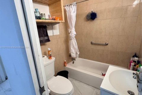 Снять в аренду виллу или дом в Майами, Флорида 3 спальни, 196.67м2, № 1973444 - фото 10