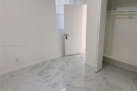 Снять в аренду виллу или дом в Майами, Флорида 3 спальни, 196.67м2, № 1973444 - фото 12