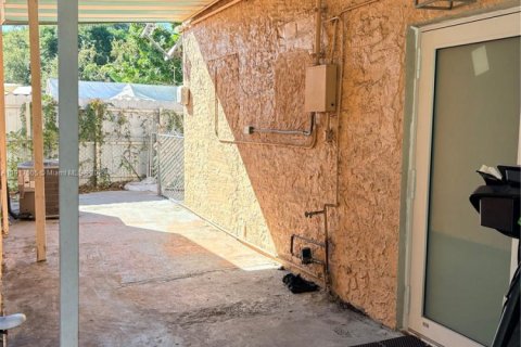 Снять в аренду виллу или дом в Майами, Флорида 3 спальни, 196.67м2, № 1973444 - фото 2