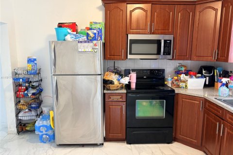 Снять в аренду виллу или дом в Майами, Флорида 3 спальни, 196.67м2, № 1973444 - фото 6