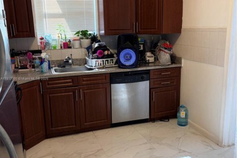 Снять в аренду виллу или дом в Майами, Флорида 3 спальни, 196.67м2, № 1973444 - фото 7