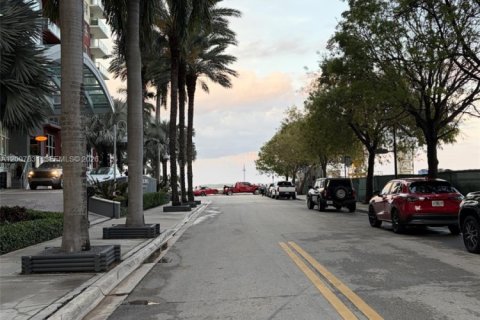 Condo in Miami, Florida, 2 bedrooms № 2253869 - photo 3